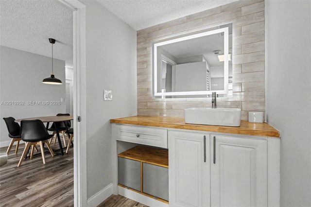 500 Bayview Dr 727, Sunny Isles Beach, FL 33160