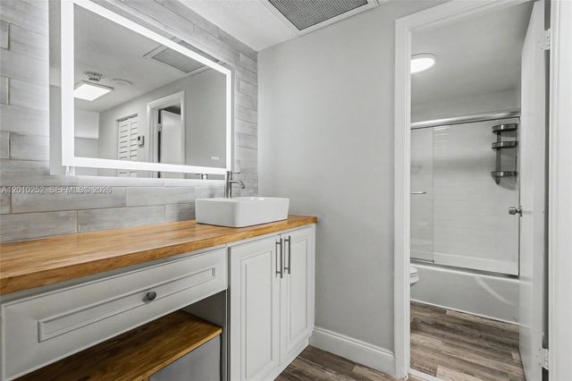 500 Bayview Dr 727, Sunny Isles Beach, FL 33160