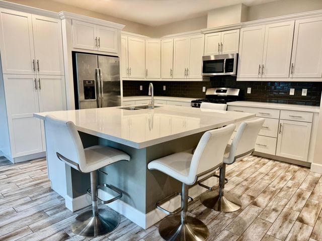 2950 NW 124th Way, Sunrise, FL 33323