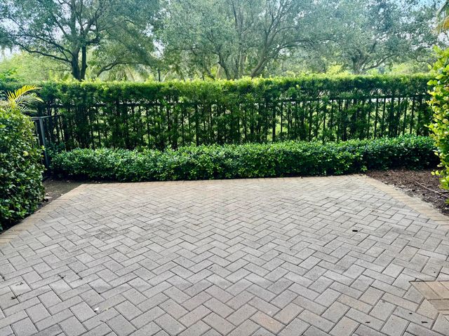 2950 NW 124th Way, Sunrise, FL 33323