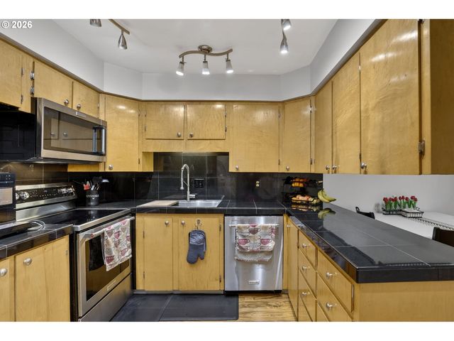 19138 PILKINGTON Rd, Lake Oswego, OR 97035