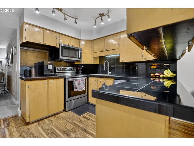 19138 PILKINGTON Rd, Lake Oswego, OR 97035