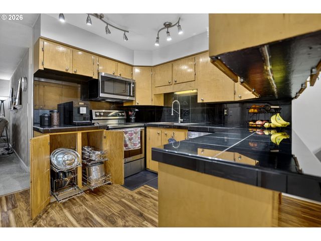 19138 PILKINGTON Rd, Lake Oswego, OR 97035