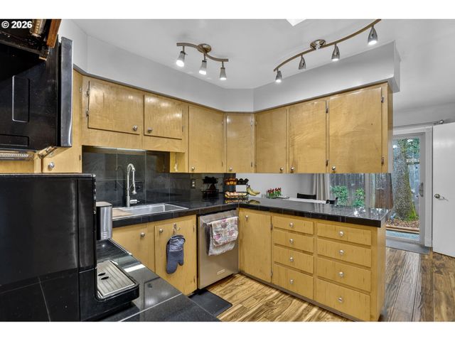 19138 PILKINGTON Rd, Lake Oswego, OR 97035