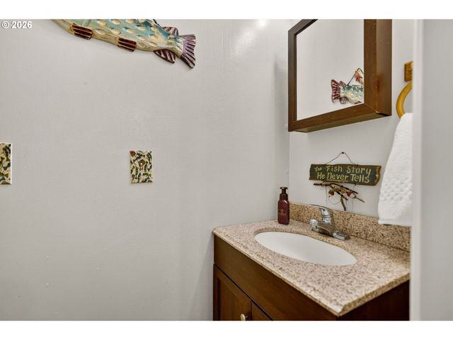 19138 PILKINGTON Rd, Lake Oswego, OR 97035