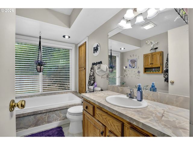 19138 PILKINGTON Rd, Lake Oswego, OR 97035