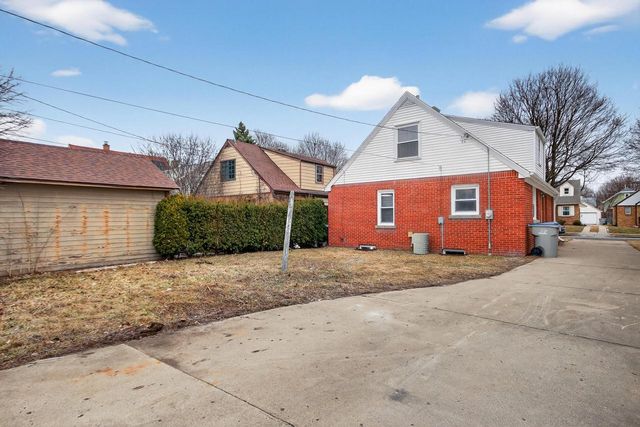 3015 N 75th STREET, Milwaukee, WI 53210