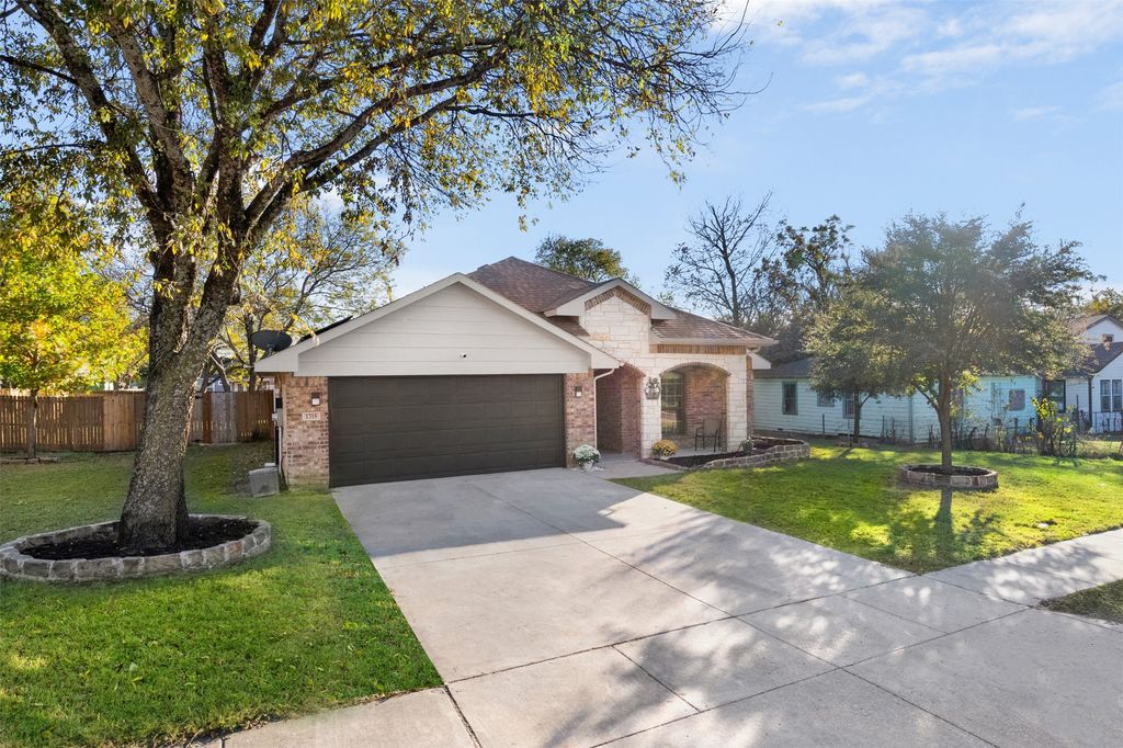1318 Exeter Avenue, Dallas, TX 75216