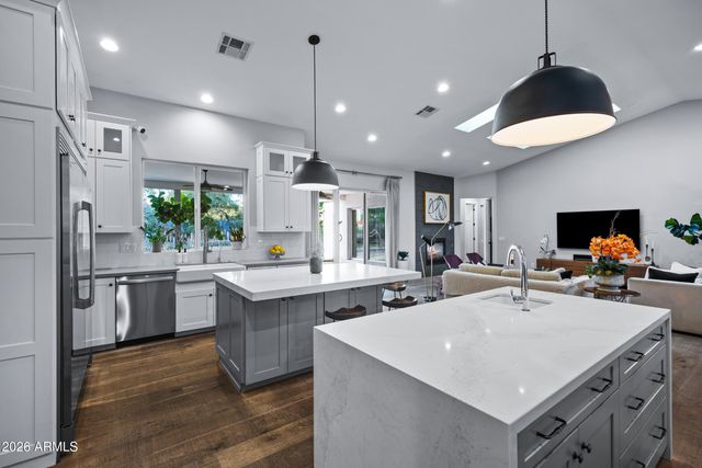 3550 E OREGON Avenue, Phoenix, AZ 85018