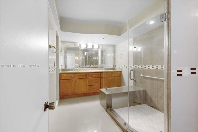6423 Collins Ave 703, Miami Beach, FL 33141