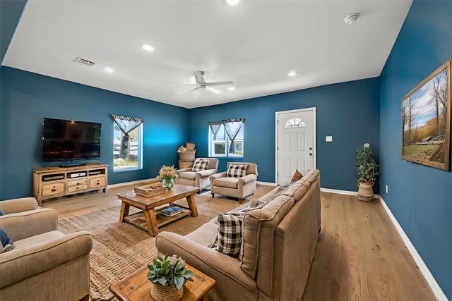 603 E Willingham Street, Cleburne, TX 76031