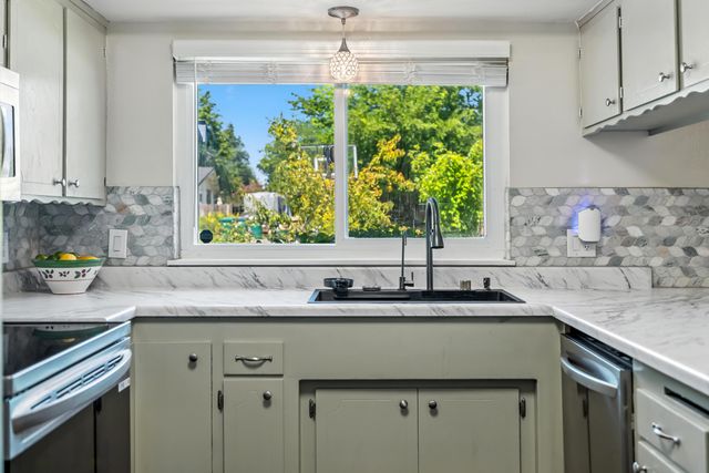 3442 Thomas Avenue, Anderson, CA 96007