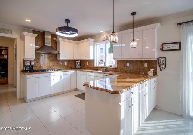 3 Kelton Place, Manalapan, NJ 07726