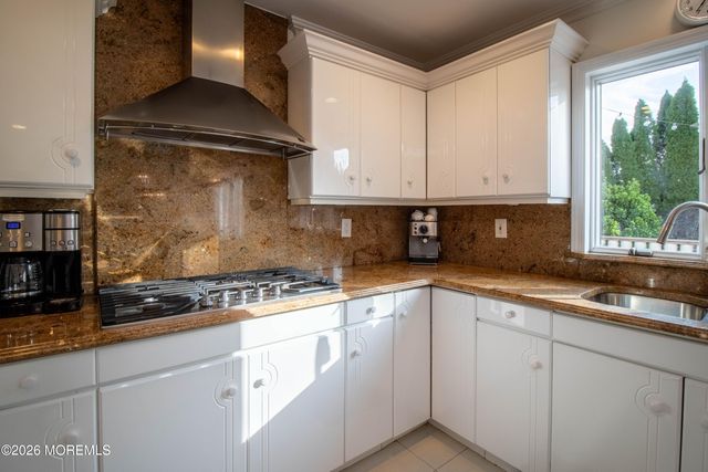 3 Kelton Place, Manalapan, NJ 07726