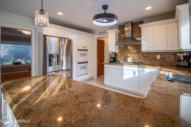 3 Kelton Place, Manalapan, NJ 07726