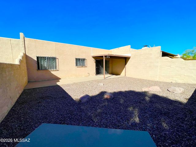 2415 W Calle Retana, Tucson, AZ 85745
