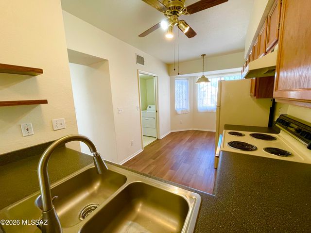 2415 W Calle Retana, Tucson, AZ 85745