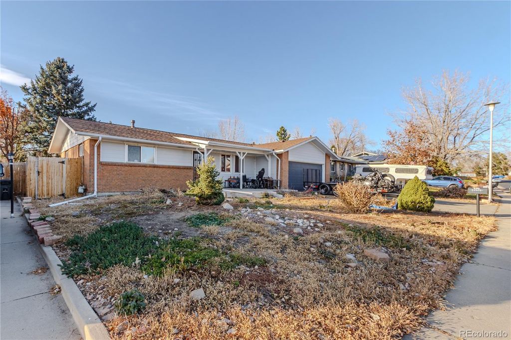 959 S Johnson Way, Lakewood, CO 80226