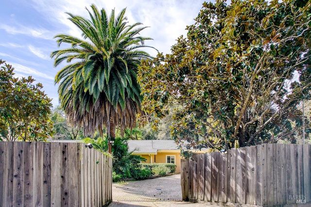 101 H Ln, Novato, CA 94945