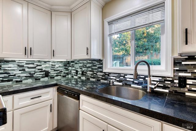 101 H Ln, Novato, CA 94945