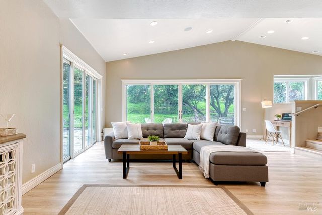 101 H Ln, Novato, CA 94945