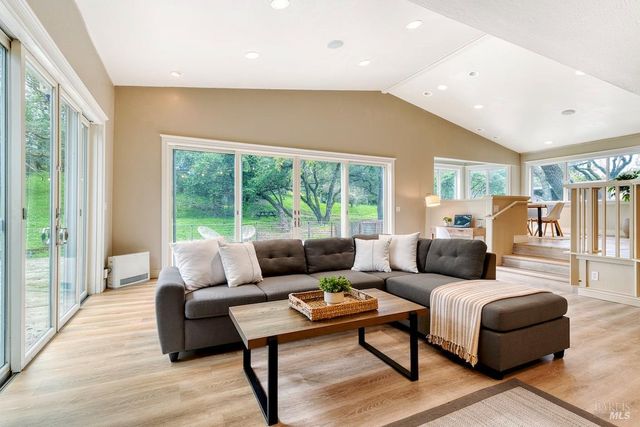 101 H Ln, Novato, CA 94945