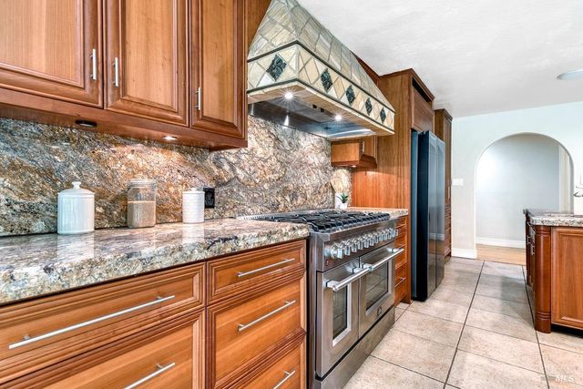 101 H Ln, Novato, CA 94945