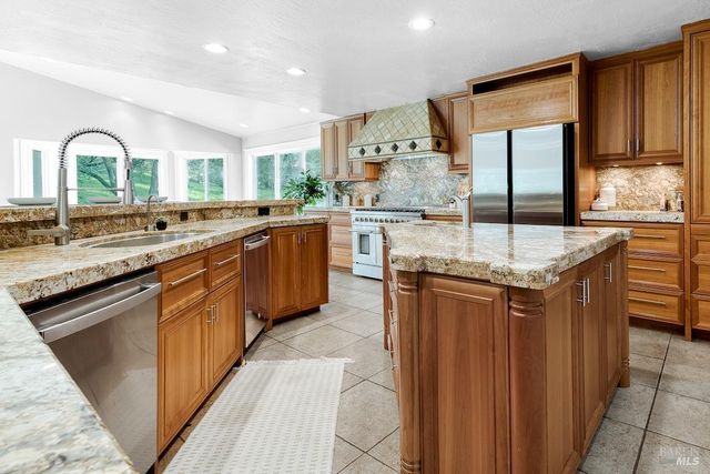 101 H Ln, Novato, CA 94945