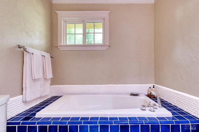 101 H Ln, Novato, CA 94945