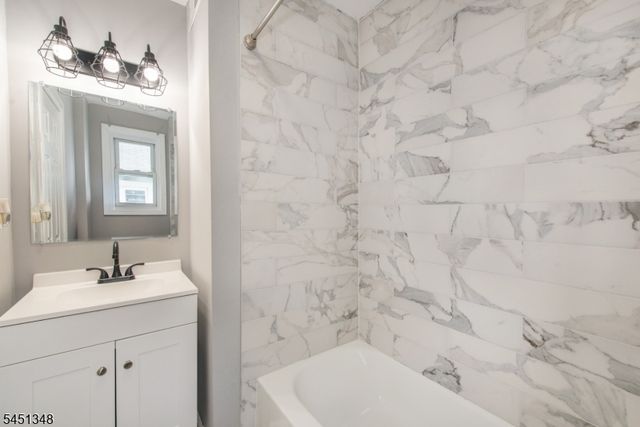 22 Comfort Pl, Clifton City, NJ 07011