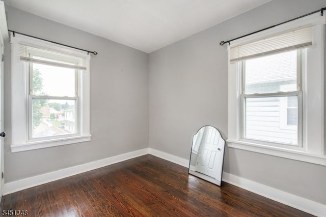 22 Comfort Pl, Clifton City, NJ 07011