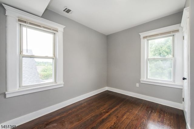 22 Comfort Pl, Clifton City, NJ 07011
