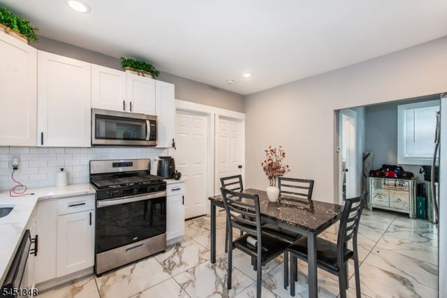 22 Comfort Pl, Clifton City, NJ 07011