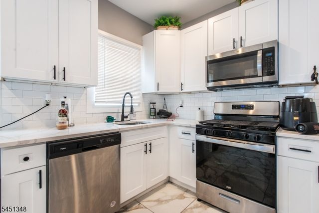 22 Comfort Pl, Clifton City, NJ 07011