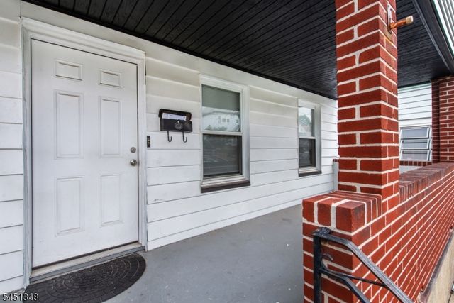 22 Comfort Pl, Clifton City, NJ 07011