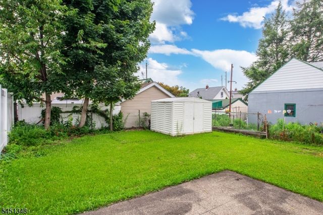 22 Comfort Pl, Clifton City, NJ 07011
