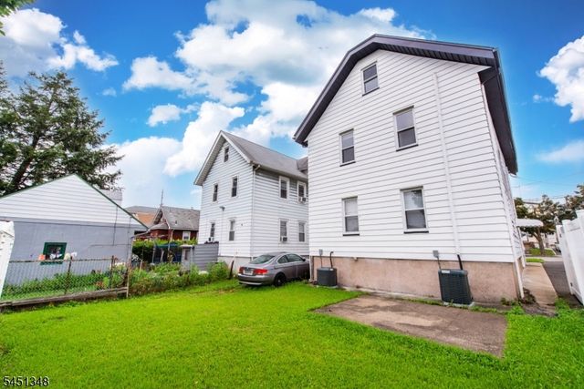 22 Comfort Pl, Clifton City, NJ 07011