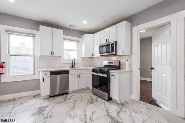 22 Comfort Pl, Clifton City, NJ 07011