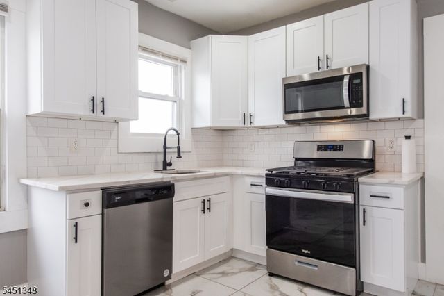 22 Comfort Pl, Clifton City, NJ 07011