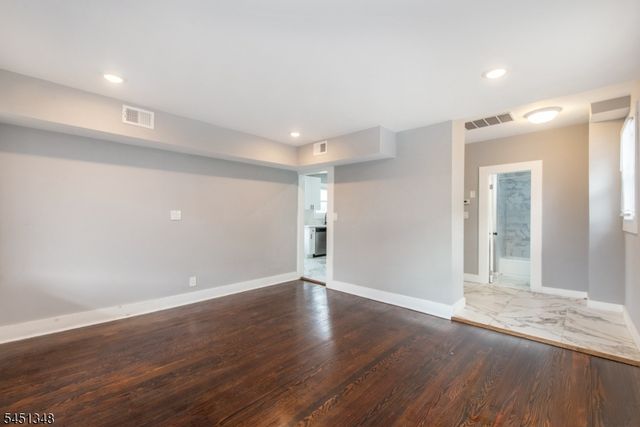 22 Comfort Pl, Clifton City, NJ 07011