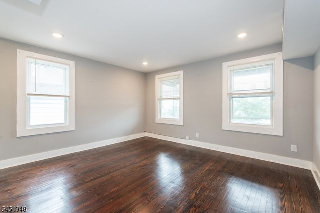 22 Comfort Pl, Clifton City, NJ 07011