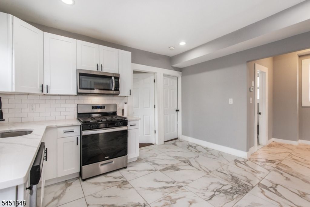 22 Comfort Pl, Clifton City, NJ 07011 — photo 4