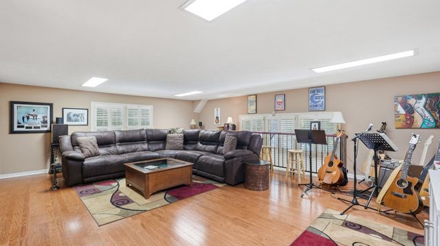 100 Qualls Ct, Springfield, TN 37172