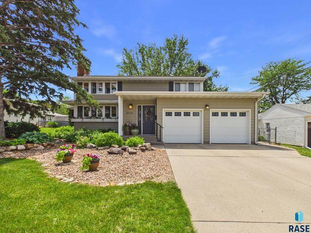 2021 W 20th St Street, Sioux Falls, SD 57105