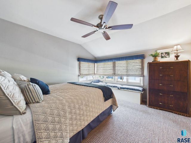 2021 W 20th St Street, Sioux Falls, SD 57105