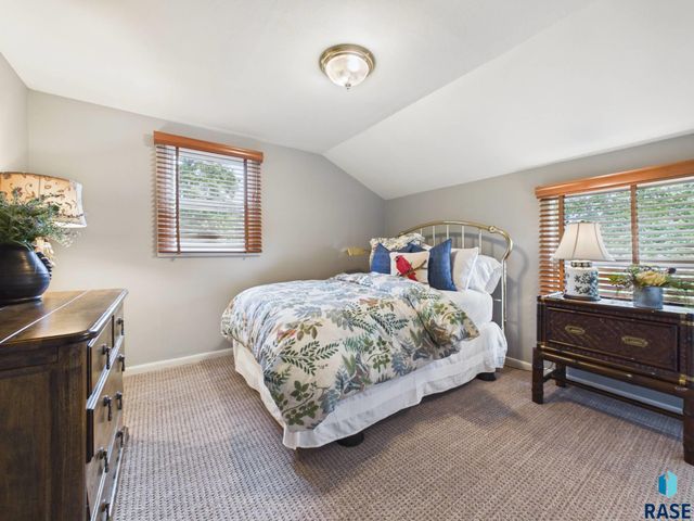 2021 W 20th St Street, Sioux Falls, SD 57105
