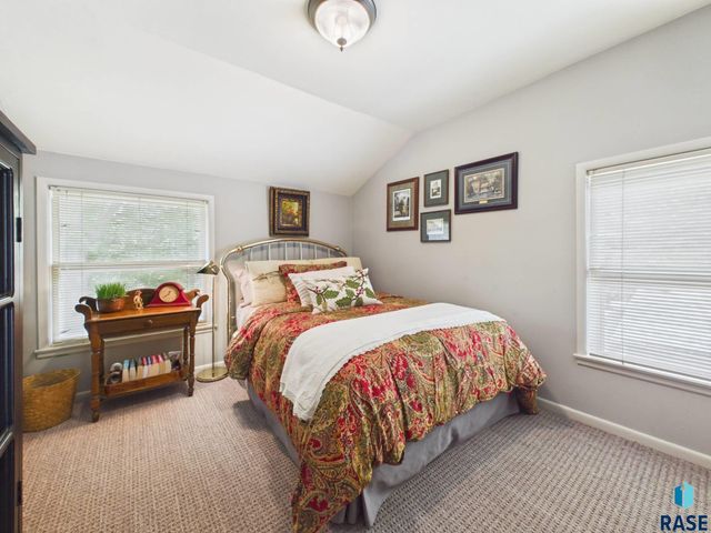 2021 W 20th St Street, Sioux Falls, SD 57105