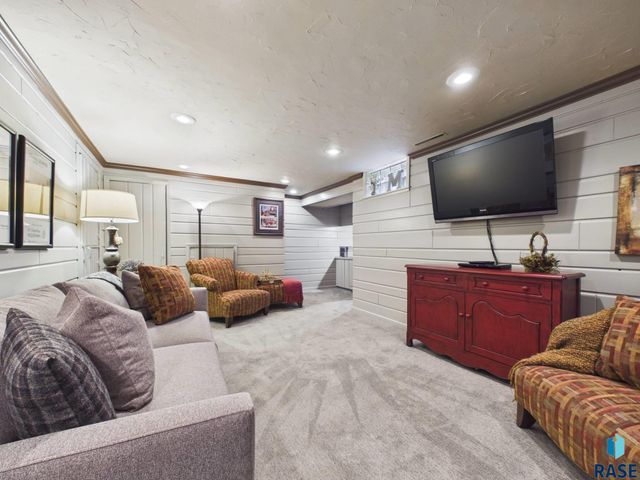2021 W 20th St Street, Sioux Falls, SD 57105