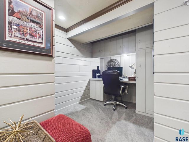 2021 W 20th St Street, Sioux Falls, SD 57105
