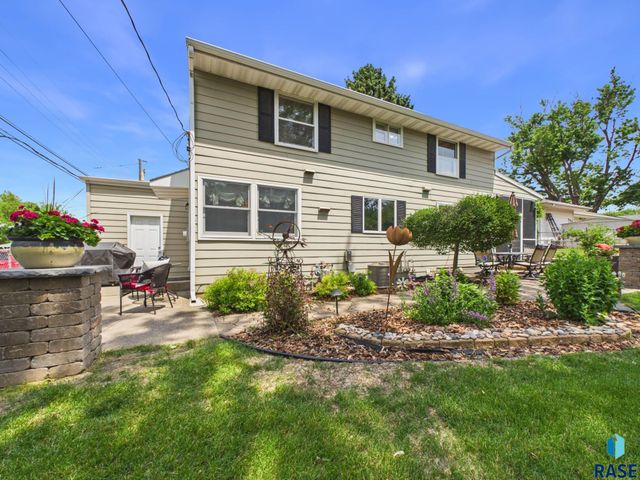 2021 W 20th St Street, Sioux Falls, SD 57105